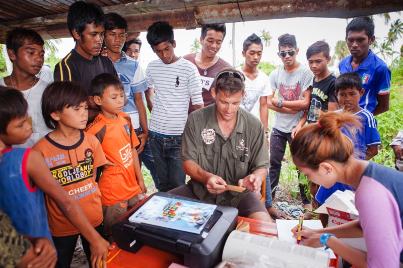 volunteers outreach initiative borneo photography eric madeja